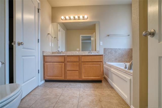 433 NE Katherine Avenue — photo 7