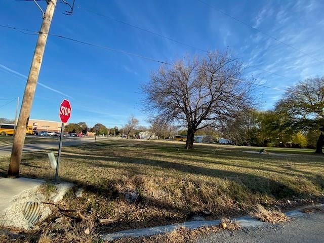 508 E 10th Street — photo 3