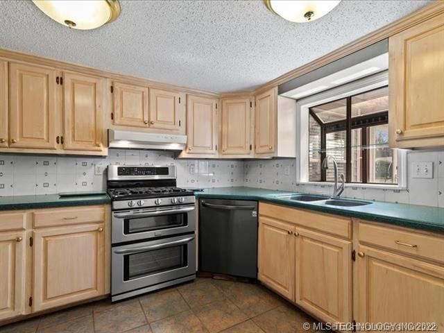 311 E Cherokee Street — photo 9
