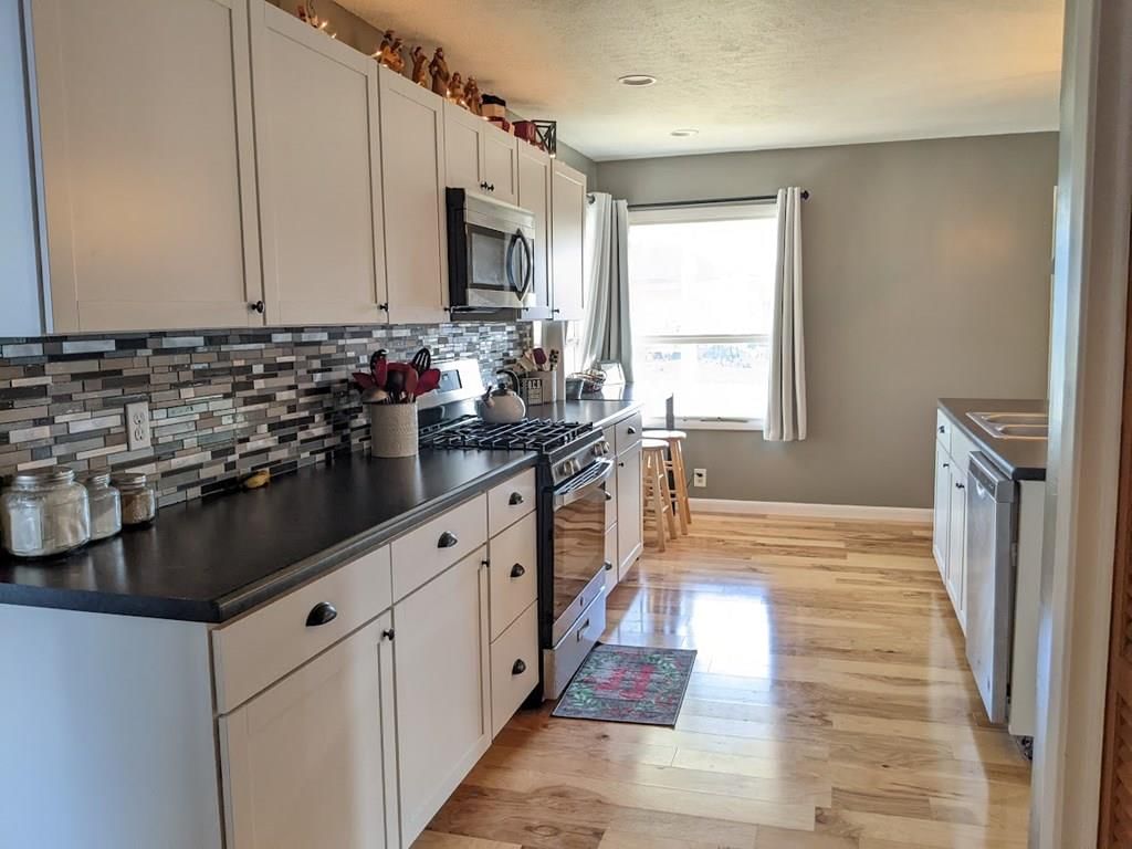 222 W 3rd Street — photo 17