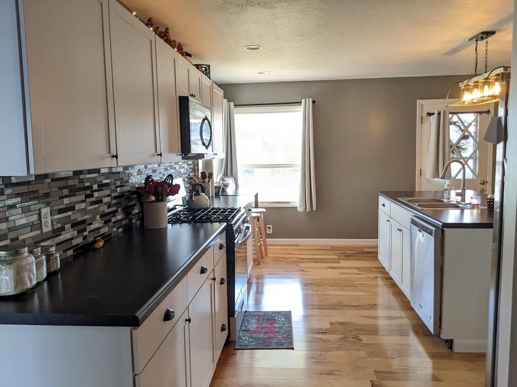 222 W 3rd Street — photo 18