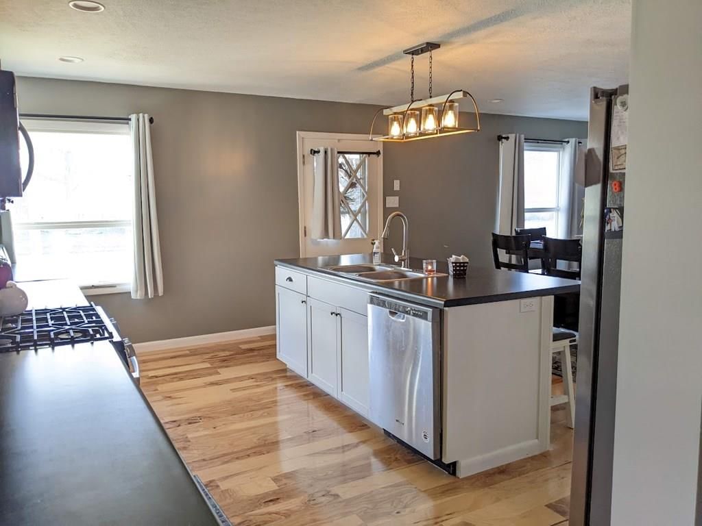 222 W 3rd Street — photo 19