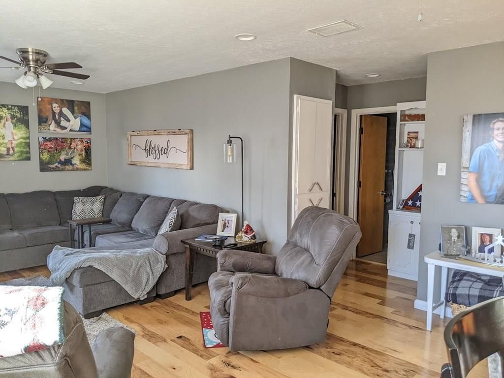 222 W 3rd Street — photo 27