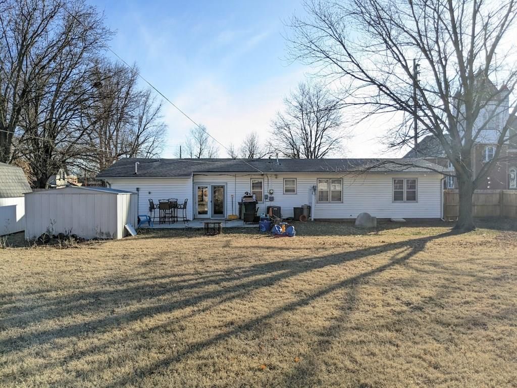 222 W 3rd Street — photo 58