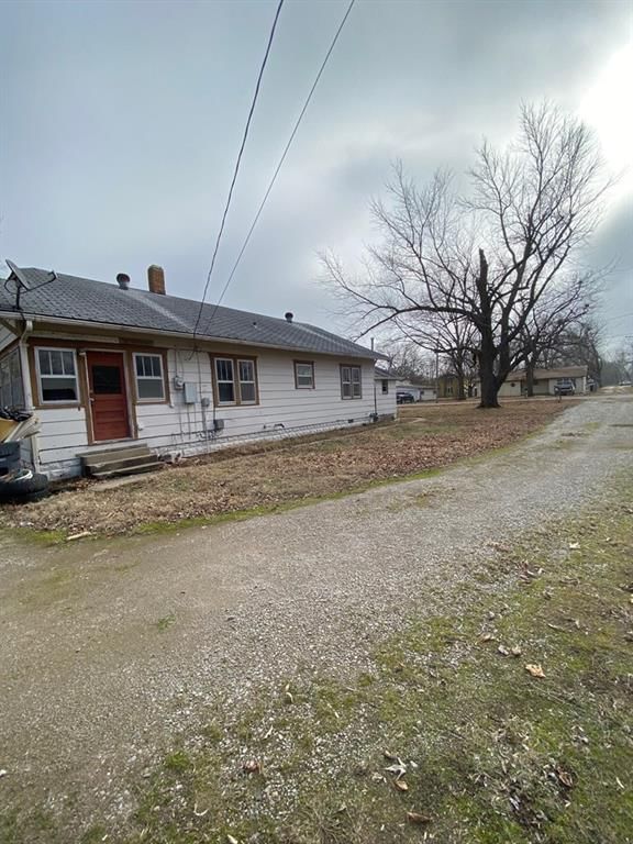 209 E 5th Street — photo 17