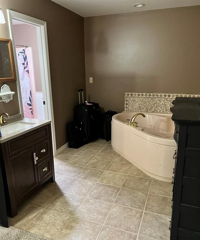 525 Webster Court — photo 8