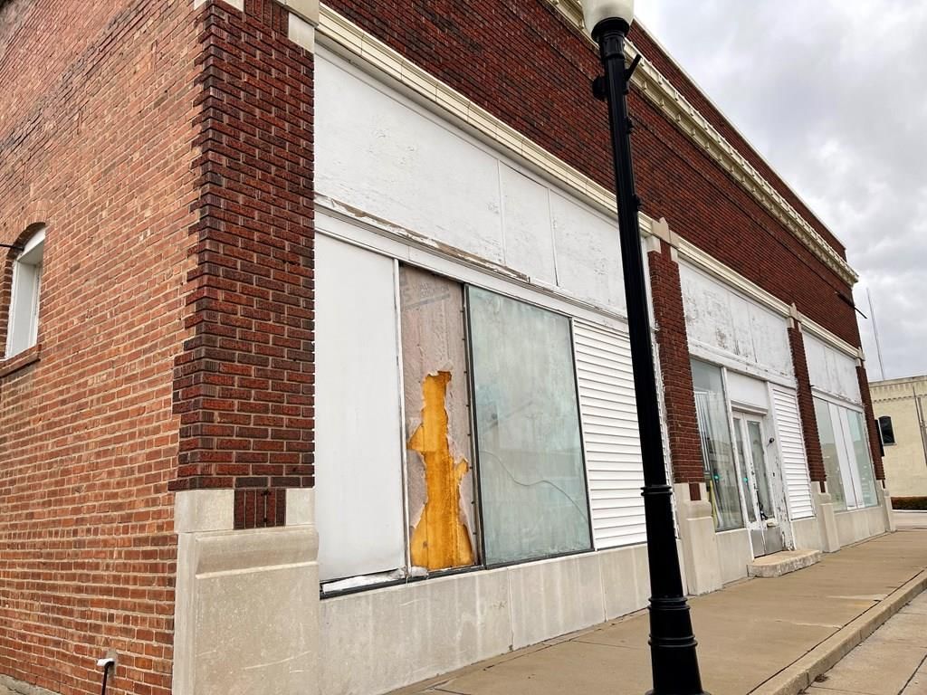 210 W Main N/A — photo 12