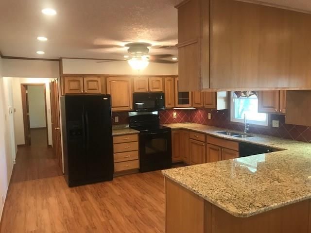 405 Parkway Drive — photo 11