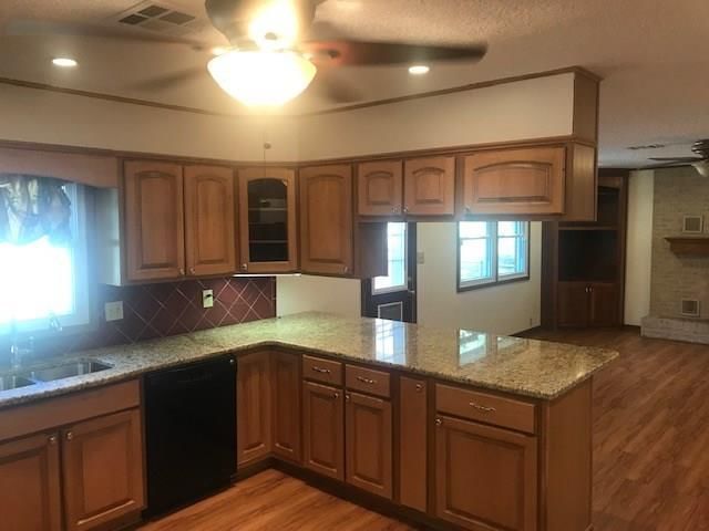 405 Parkway Drive — photo 13