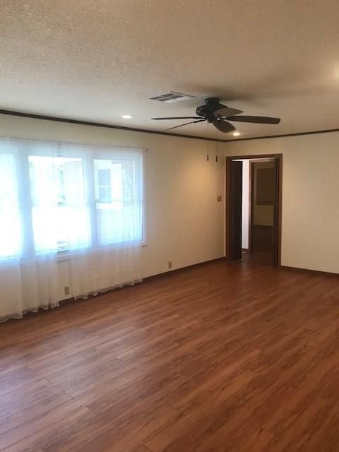 405 Parkway Drive — photo 8