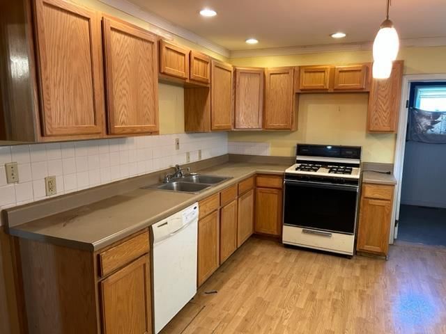 705 E 8th Street — photo 2