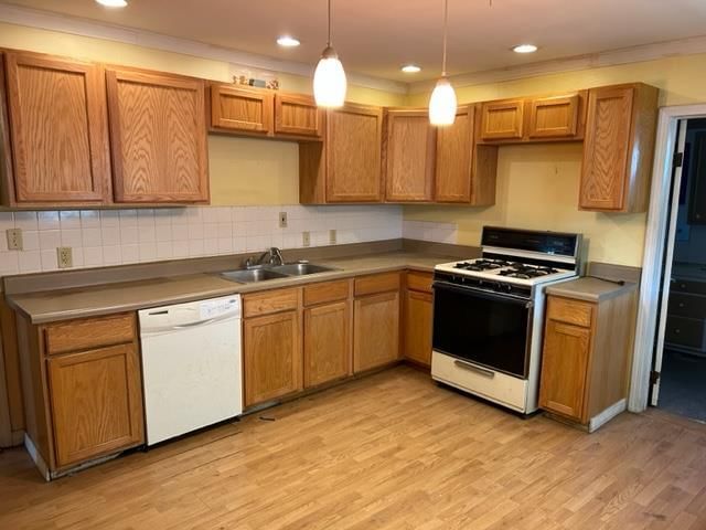 705 E 8th Street — photo 4