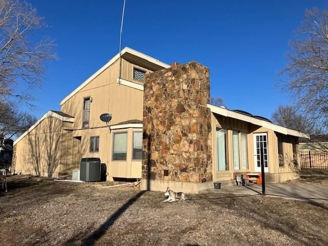 2409 W 3rd Terrace — photo 2