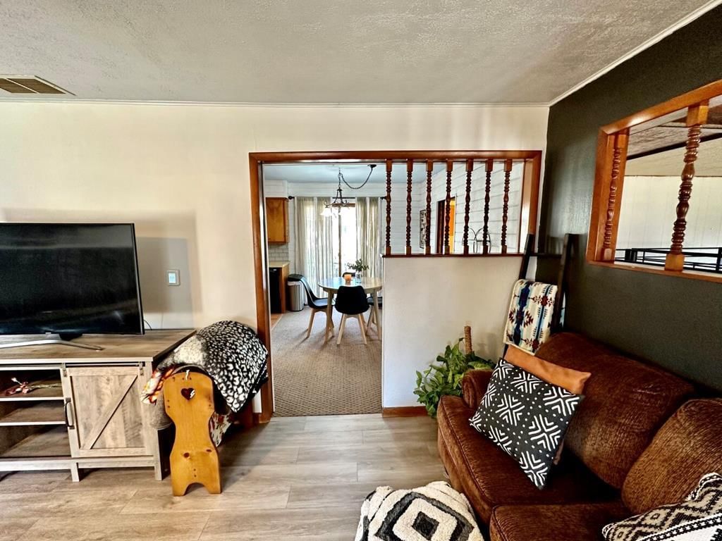 1016 W 10th Street — photo 12
