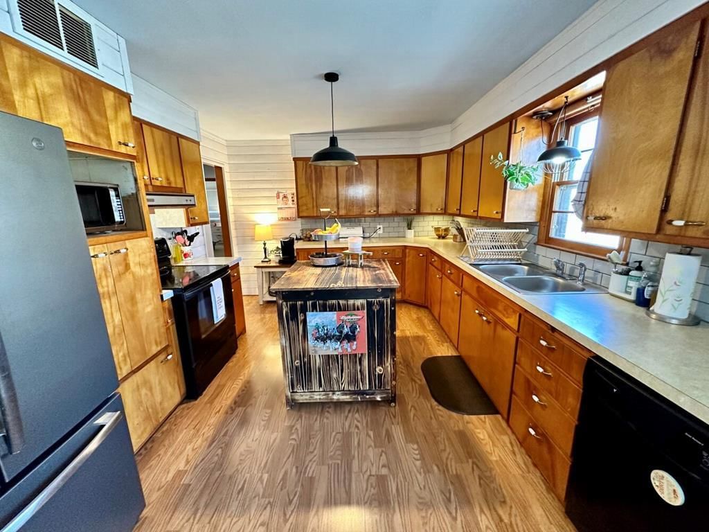 1016 W 10th Street — photo 19