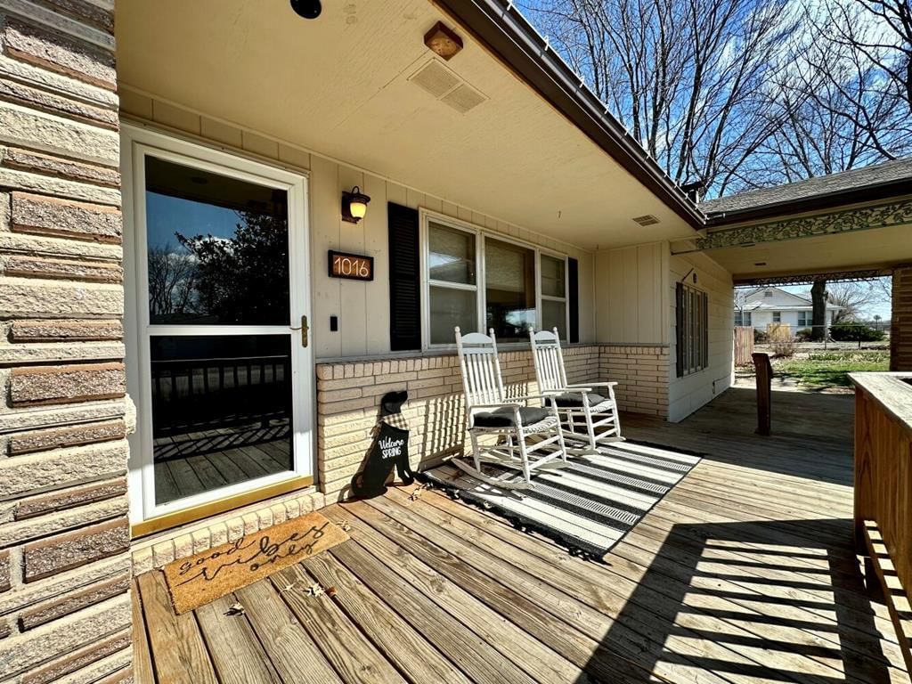 1016 W 10th Street — photo 3