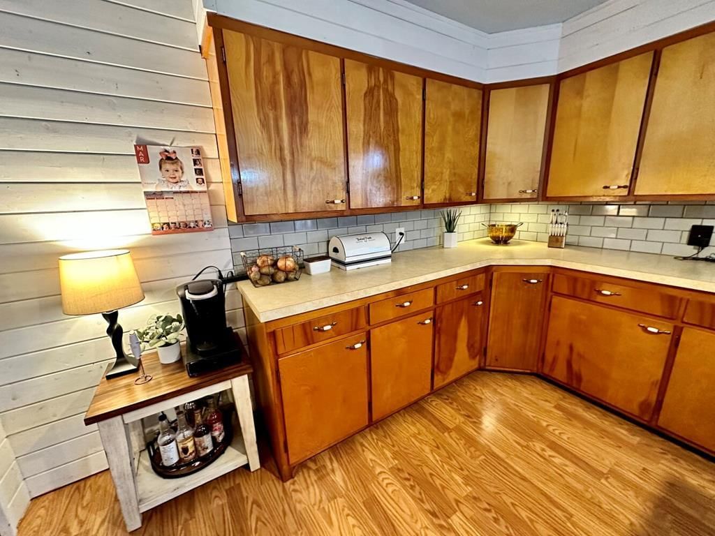 1016 W 10th Street — photo 21