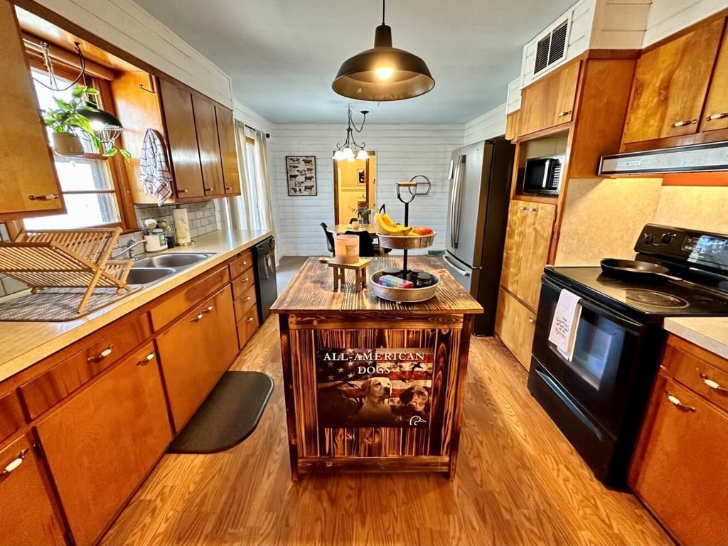 1016 W 10th Street — photo 22