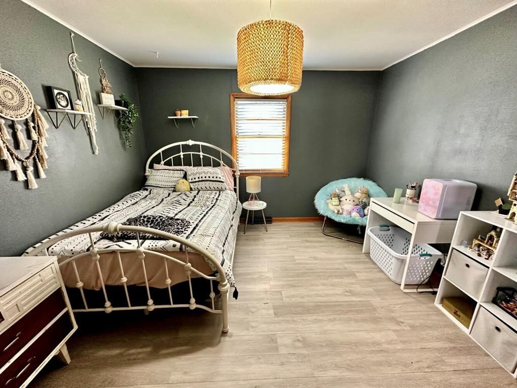1016 W 10th Street — photo 31