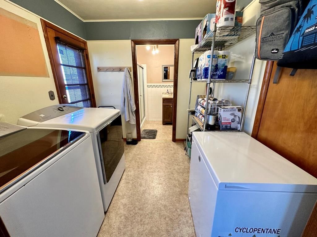 1016 W 10th Street — photo 38