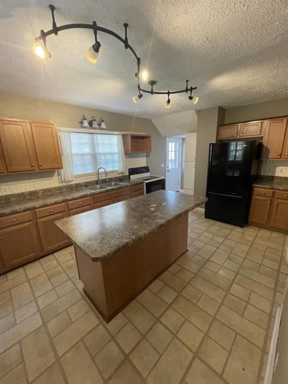 2919 Clark Avenue — photo 10