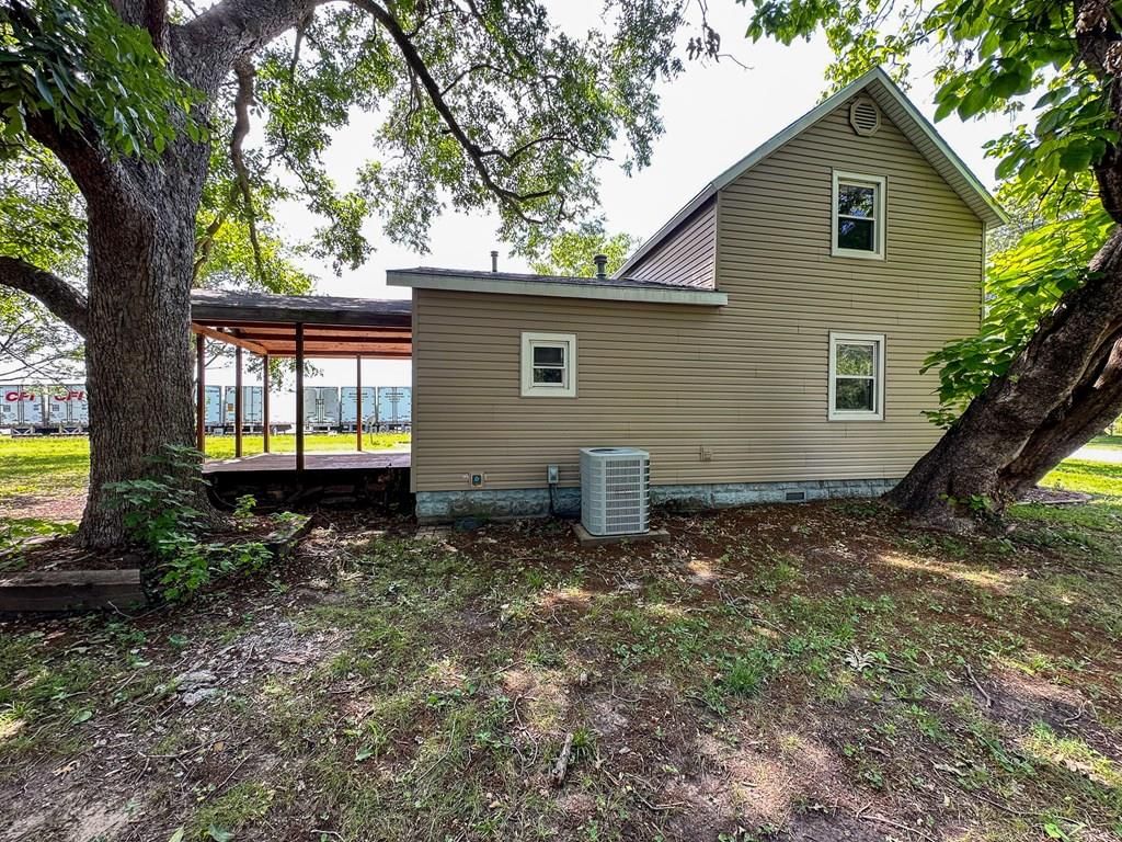 902 E Washington N/A — photo 11