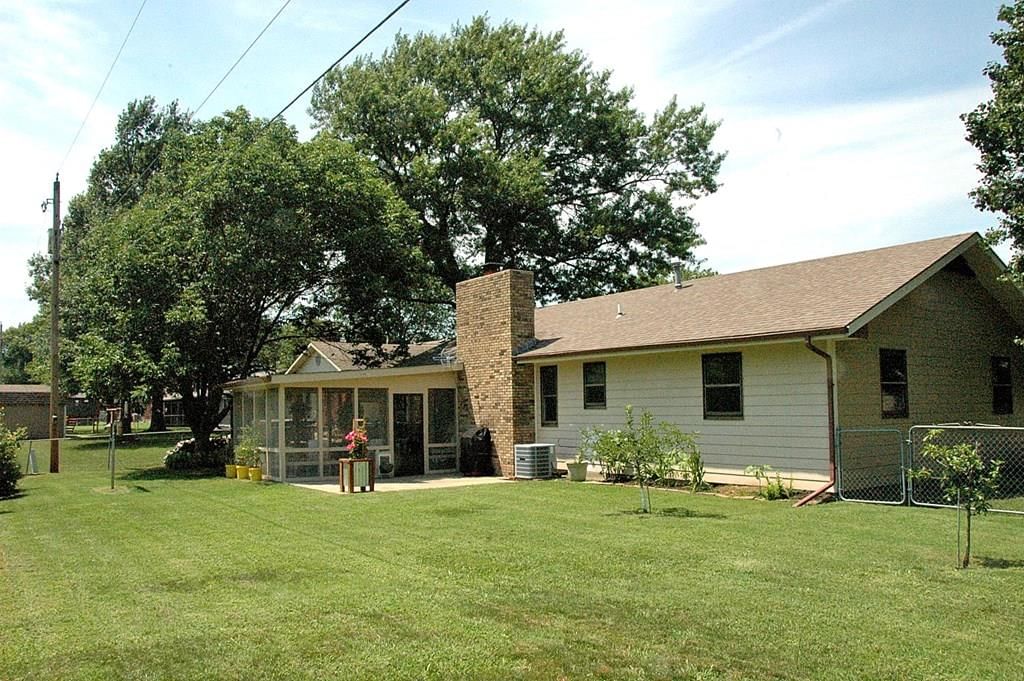 3210 Clark Avenue — photo 29