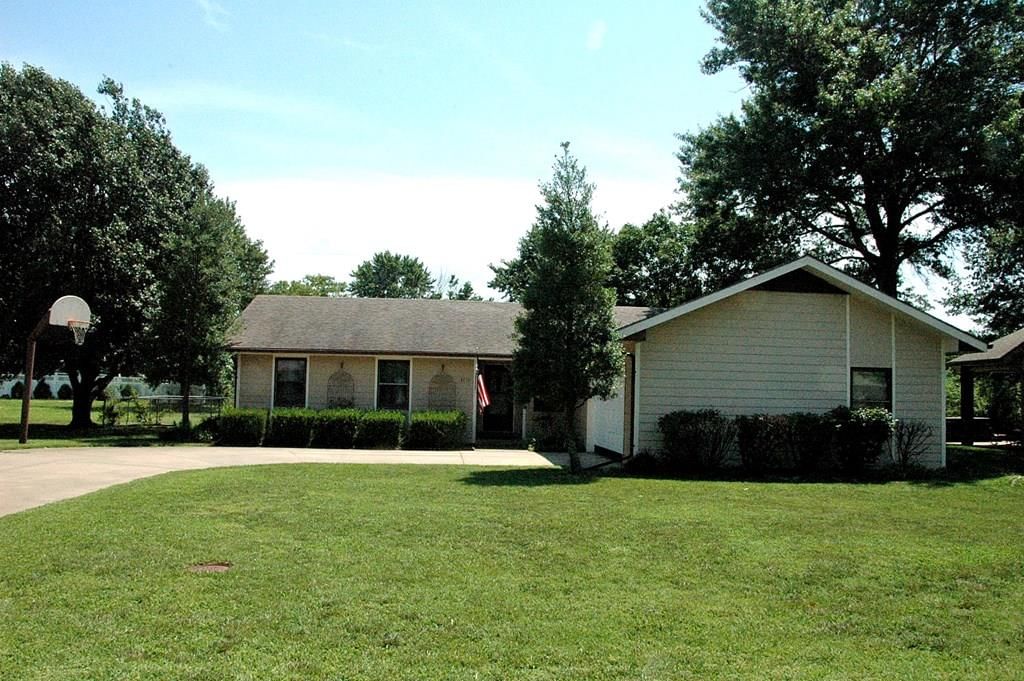 3210 Clark Avenue — photo 30