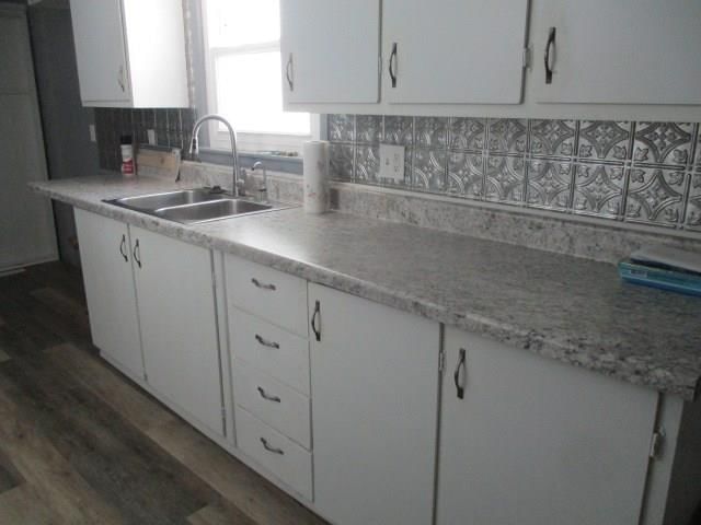 302 Warwick Street — photo 8
