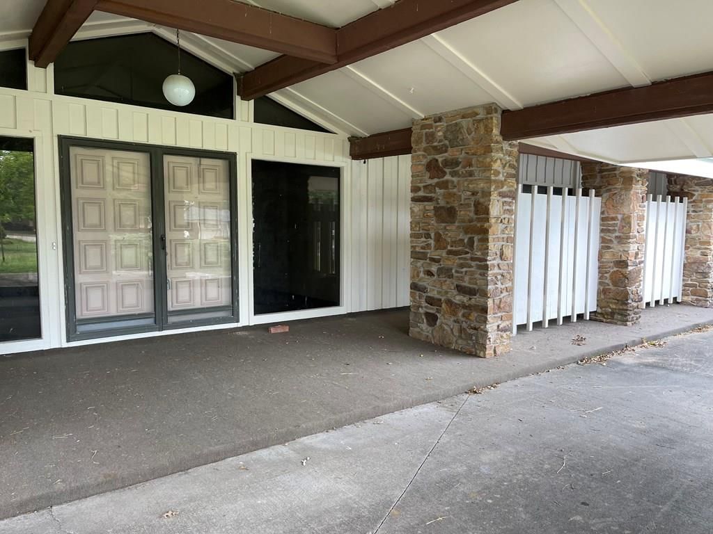 905 S Windsor Road — photo 3