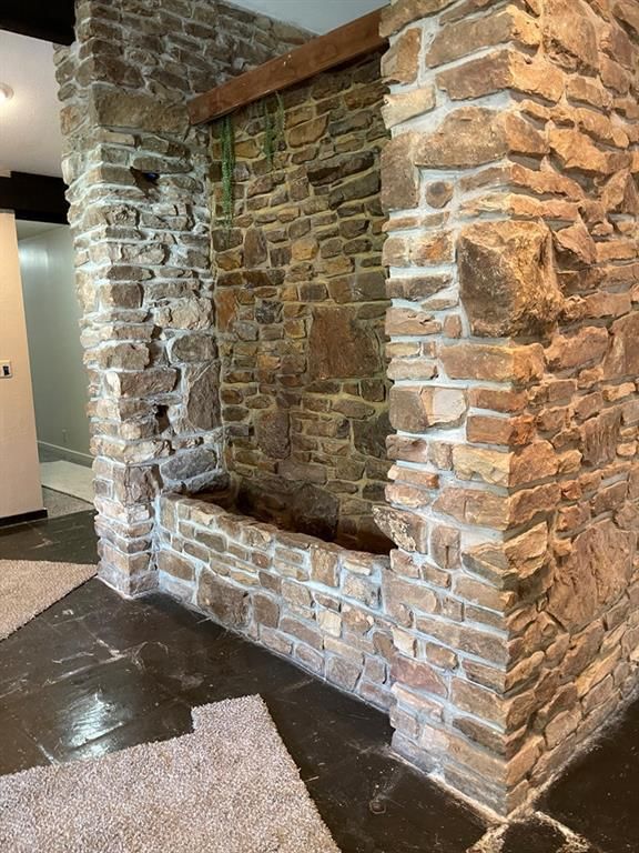 905 S Windsor Road — photo 28