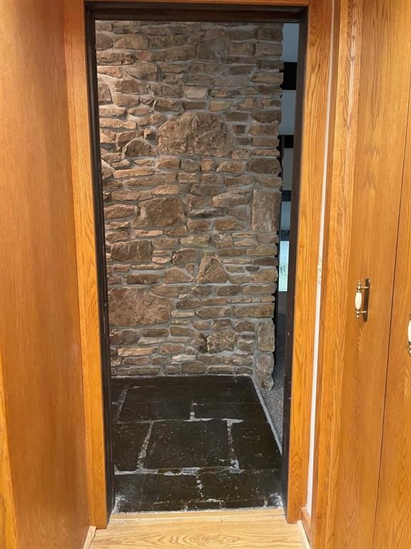 905 S Windsor Road — photo 32