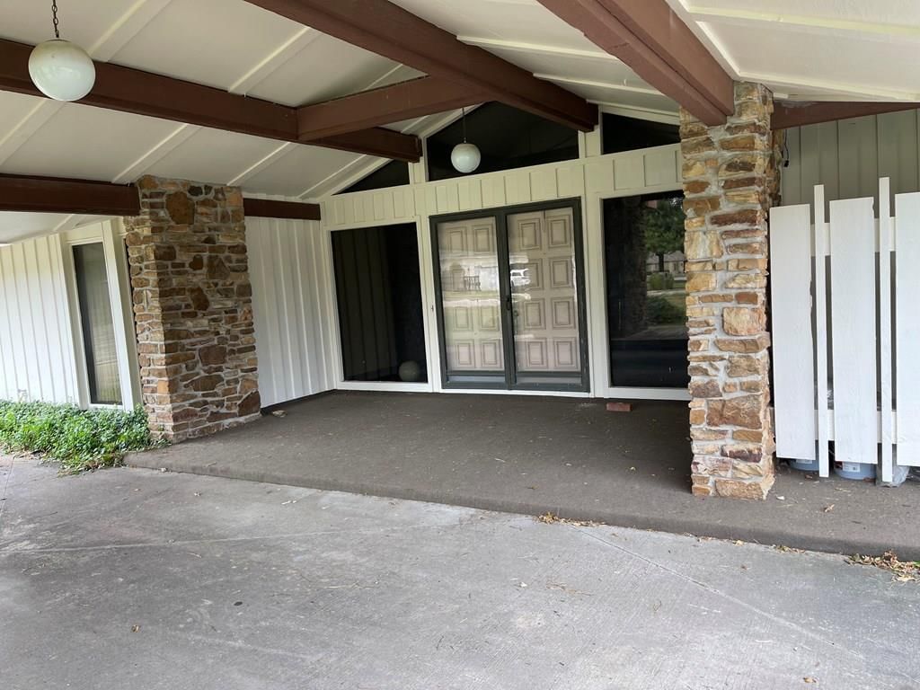 905 S Windsor Road — photo 5