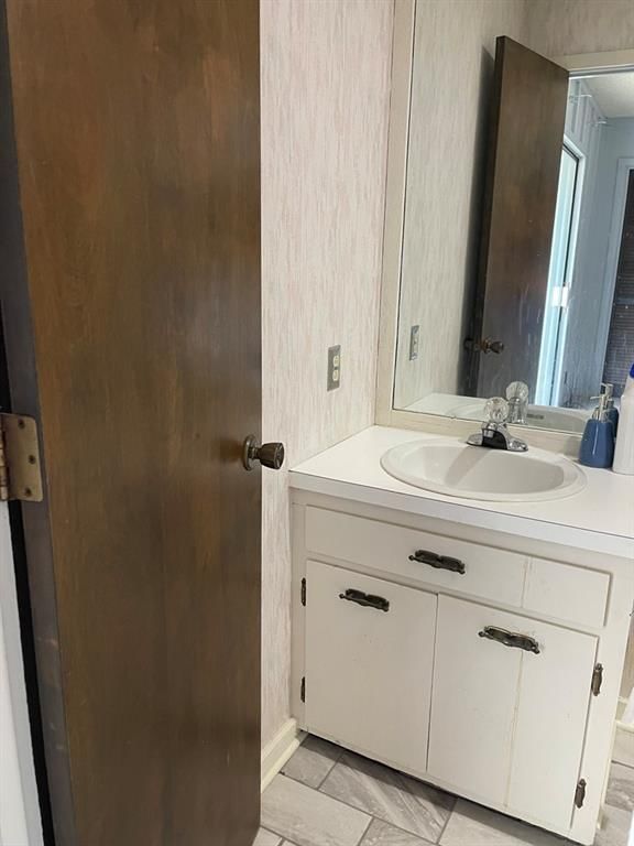 905 S Windsor Road — photo 43