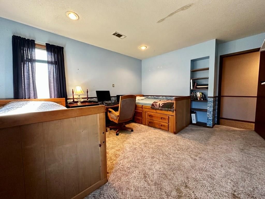 21235 Lakewood Lane — photo 42