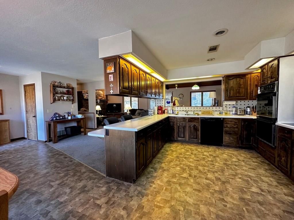 21235 Lakewood Lane — photo 6