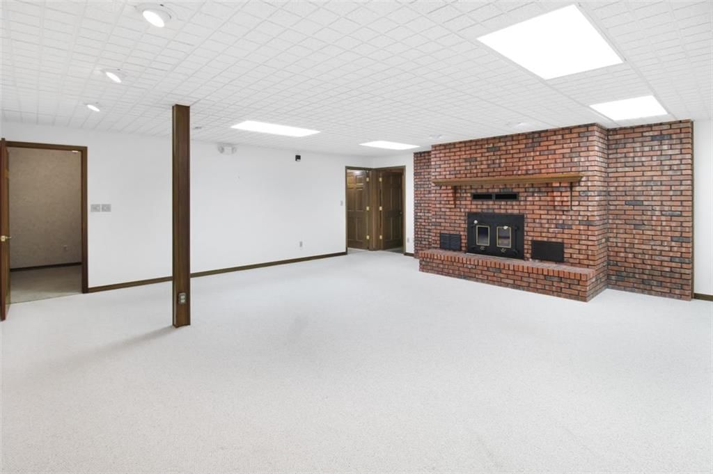 423 Parkway Drive — photo 24