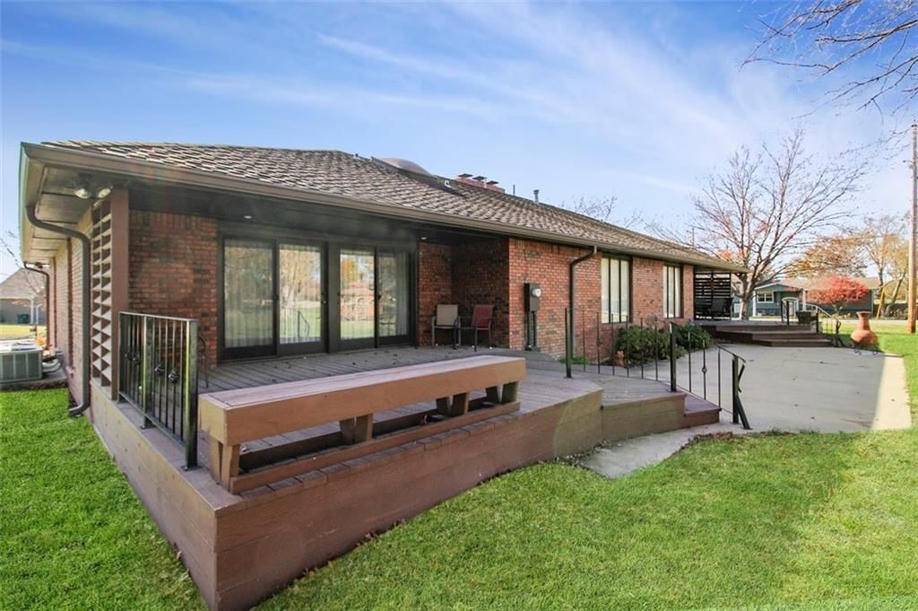 423 Parkway Drive — photo 38
