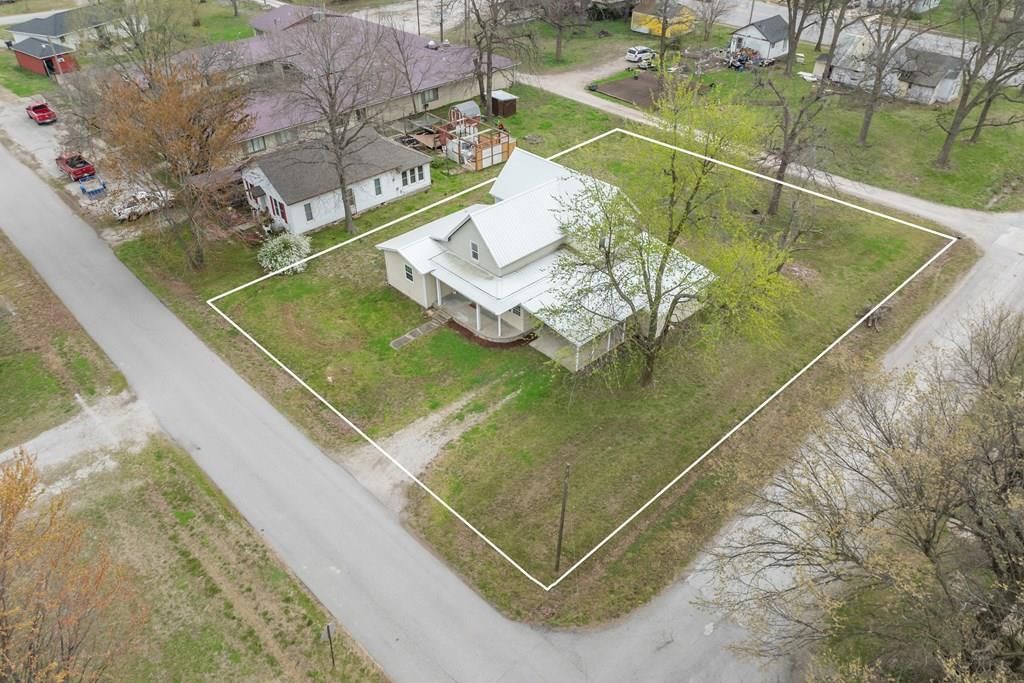 828 Walnut Street — photo 2