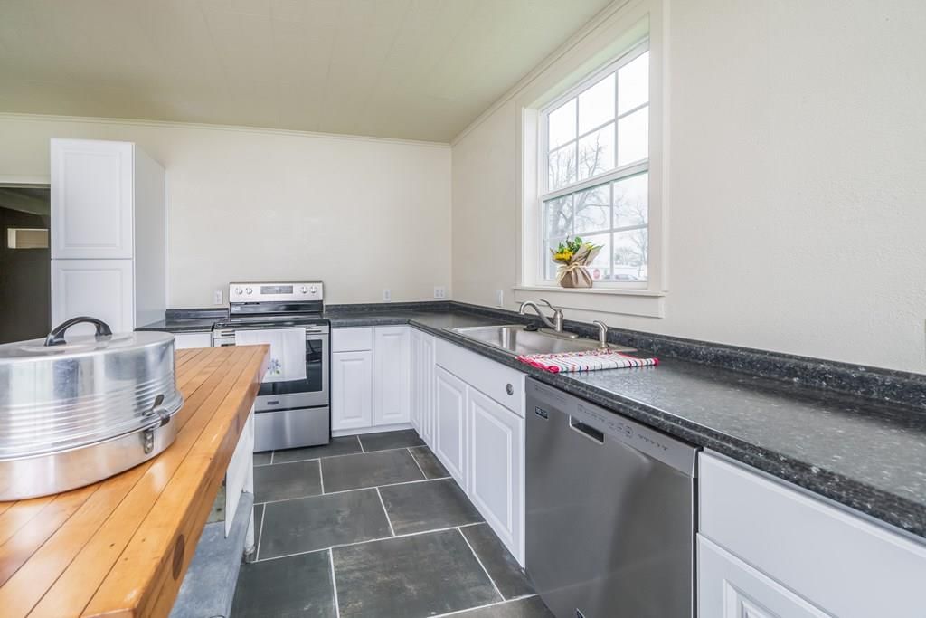 828 Walnut Street — photo 11