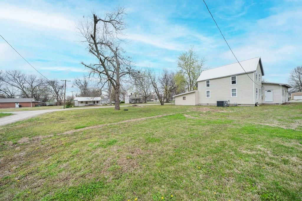 828 Walnut Street — photo 25