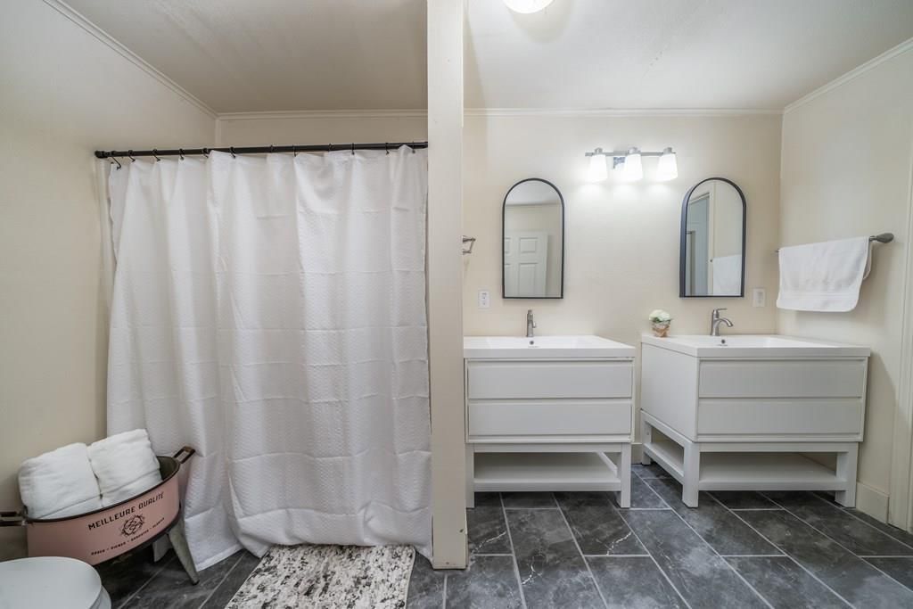 828 Walnut Street — photo 8