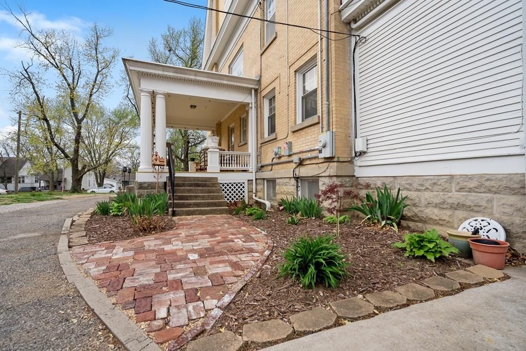 500 E Myrtle Street — photo 64