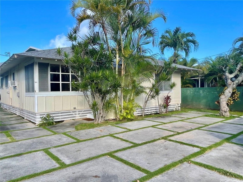 256 Maluniu Avenue — photo 1