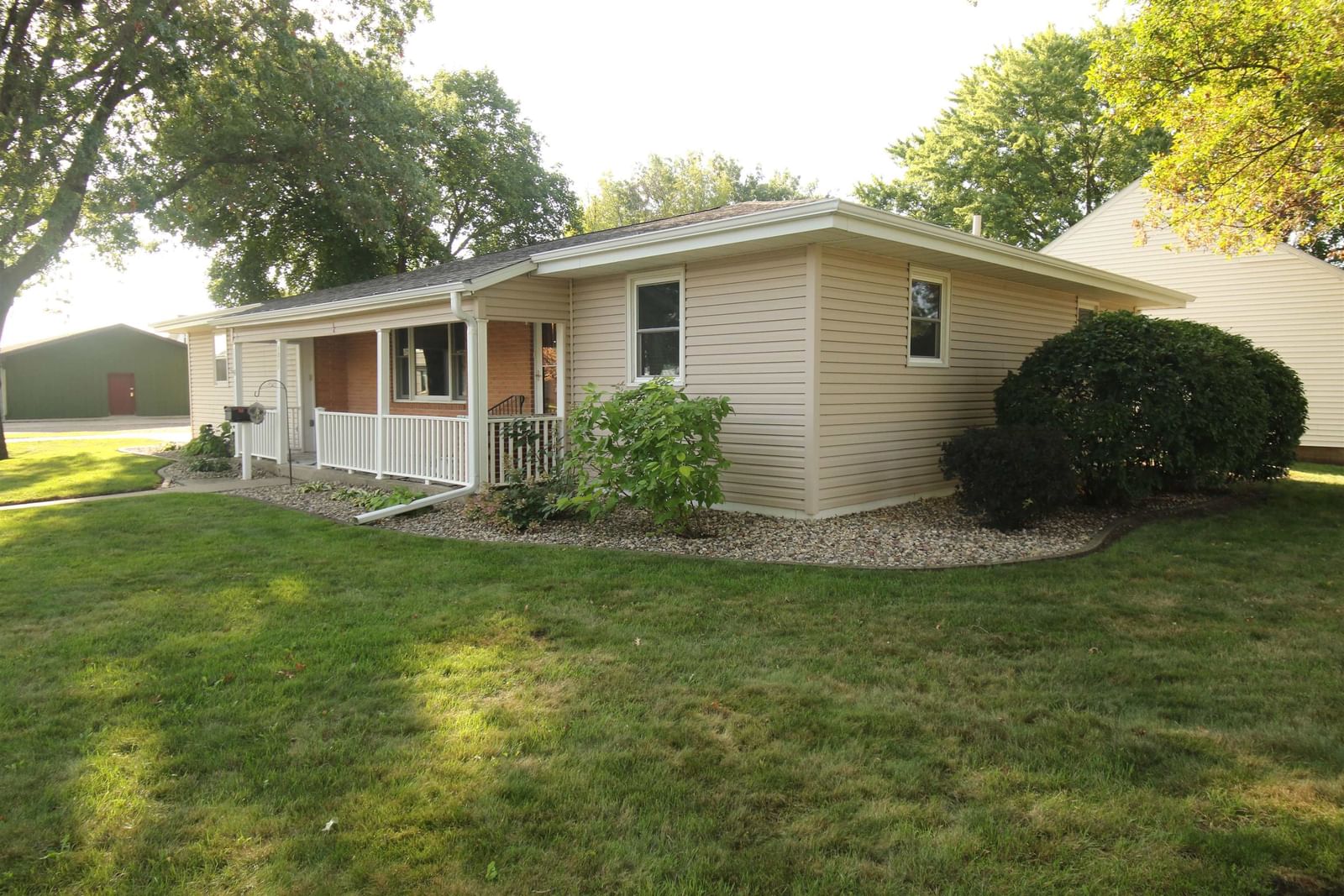 1011 17th St ST, Milford, IA, 51351 — photo 1