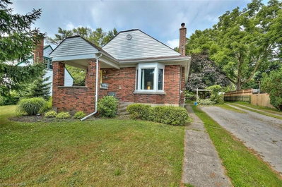 Single Family sold at 3813 ST PETER Avenue, Niagara Falls, Ontario, L2J 2N7 - Stamford - MLS: 30752892