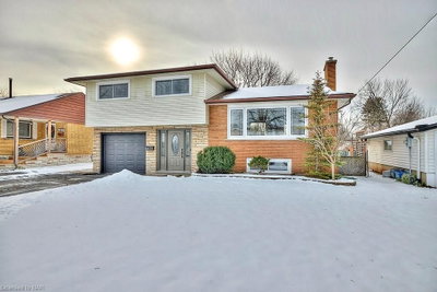 Single Family sold at 6470 GORE Street, Niagara Falls, Ontario, L2J 1Y1 - Stamford - MLS: 30786820
