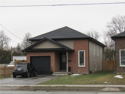 Single Family sold at 113 Thorold Road, Welland, Ontario, L3C 3V1 - Prince Charles - MLS: 30792685