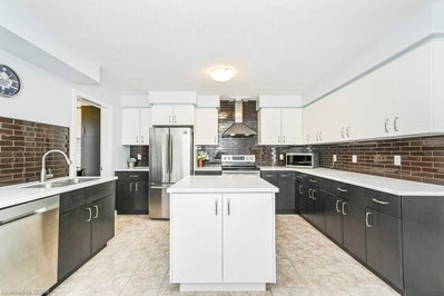 Row/Townhouse sold at 33-14 Amos Drive, Guelph, ON, N1L 0M2 - Kortright East - MLS: 30804253