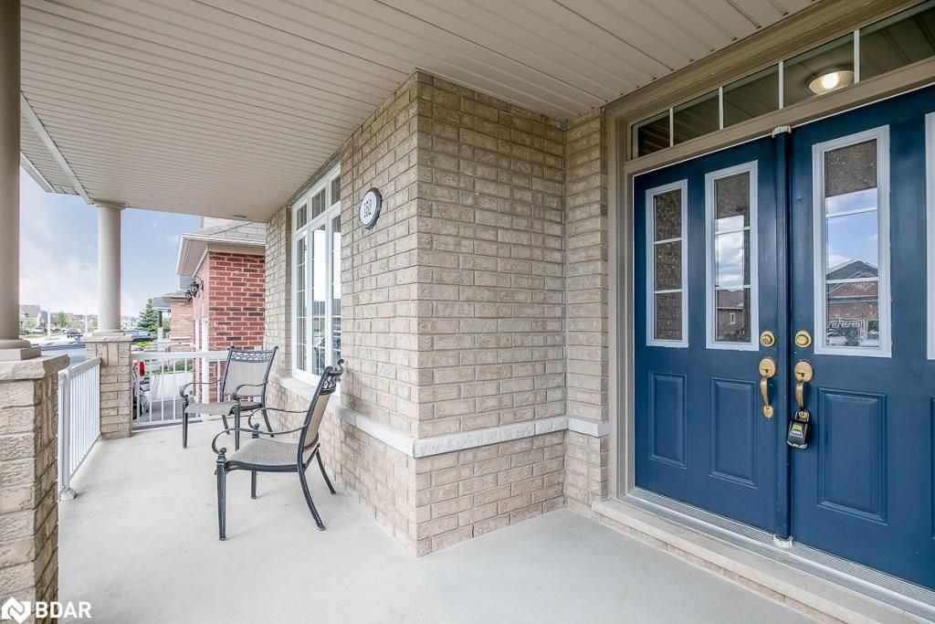 Single Family Residence sold at 152 The Queensway, Barrie, Innishore, L4M 0B5 - MLS: 30810679